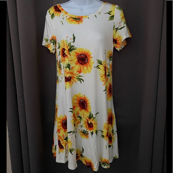 Short sleeve dress - Picture 1 of 3